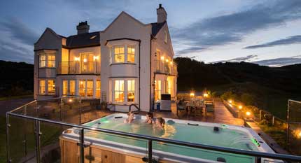 Luxury holiday cottage with a hot tub